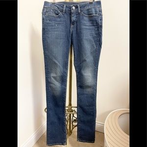 Flattering Yummie classic wash jeans!
